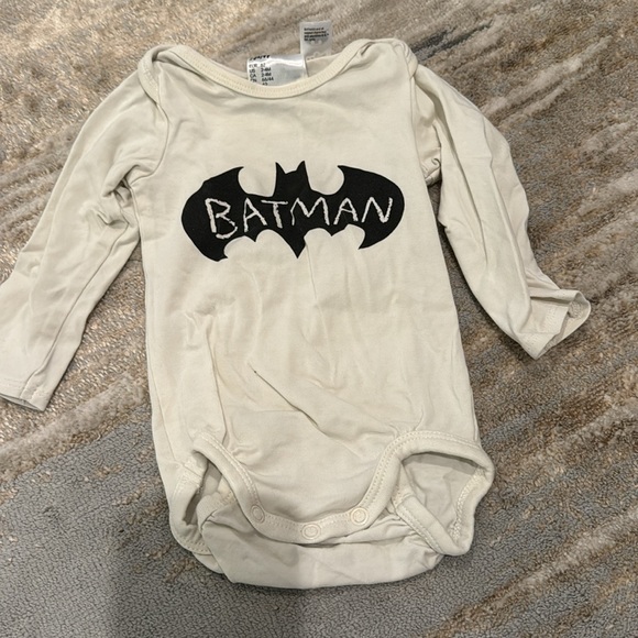 H&M Batman onesie and pants. 2-4 month. - Picture 3 of 3